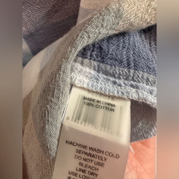 Vince Camuto Ruffled Short Sleeve Top Sz M - Picture 6 of 6